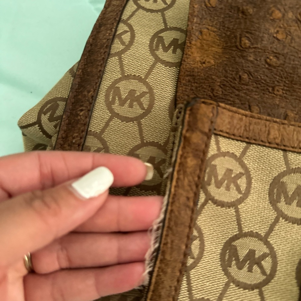 EUC MICHAEL KORS CROSSBODY HAND BAG - Picture 9 of 14